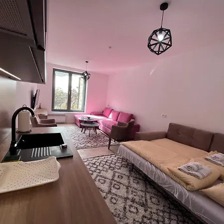 Lejlighed Srebrna Lisica 98 - Cosy Appartment, Near The Track *